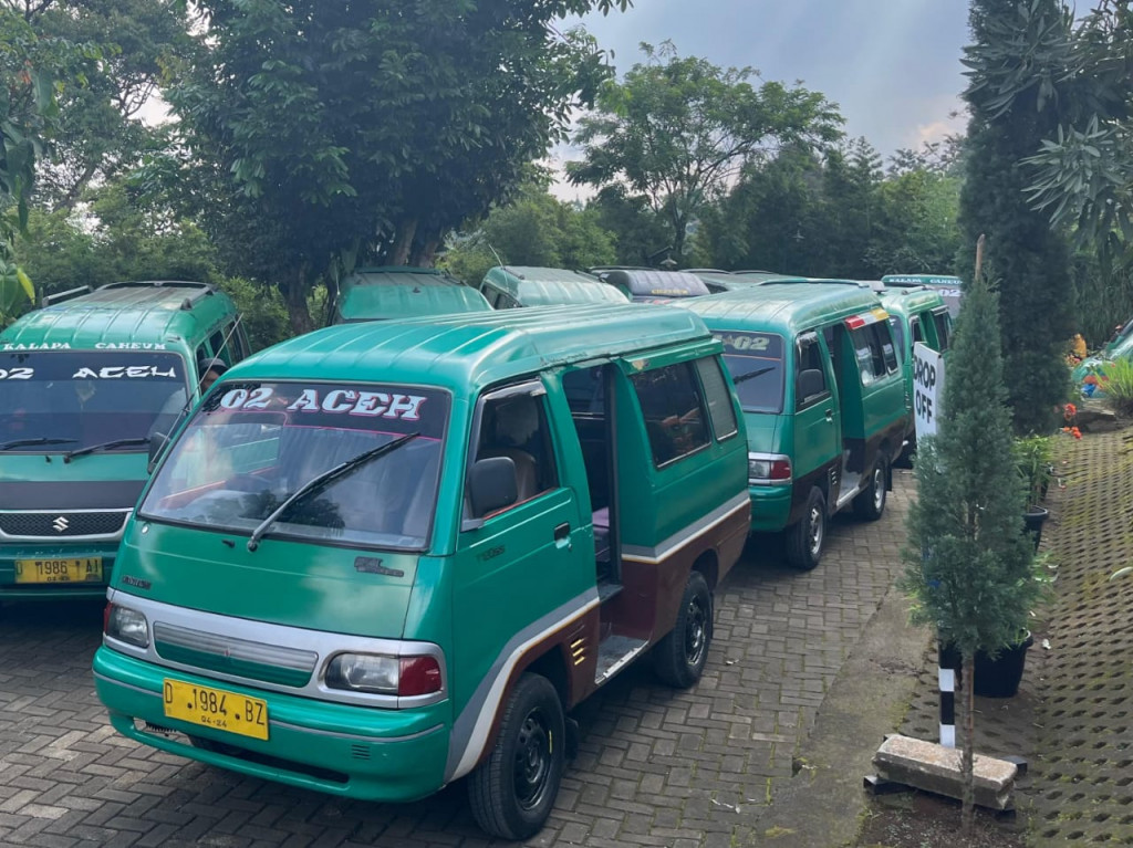 Masih Eksis, Angkot Menjadi Transportasi Desa Cimenyan